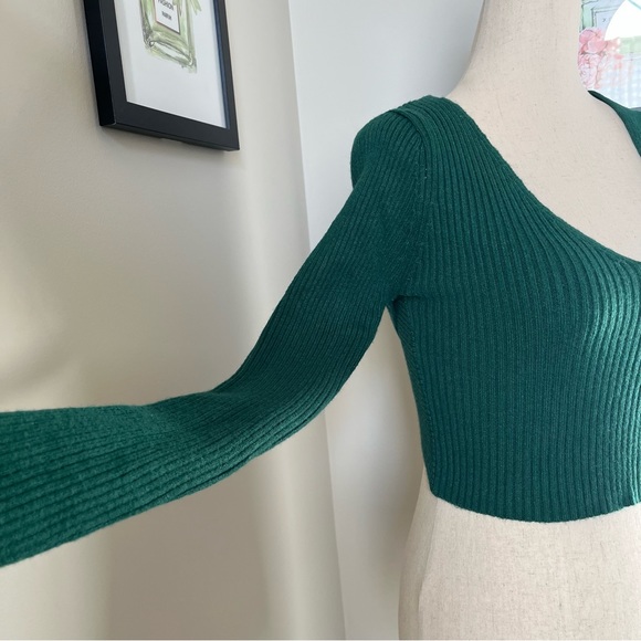 💚 Fashion Nova Cropped V Neck Sweater - Picture 3 of 8